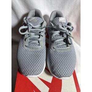 NIKE TANJUN Youth Size 4.5Y Wolf Gray Lace Up Low Top Running Shoes 818381-012